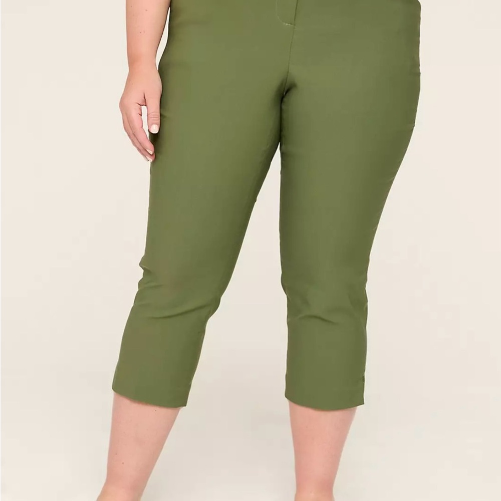 The 4 season slim capri pant women’s 16 mid rise NWT